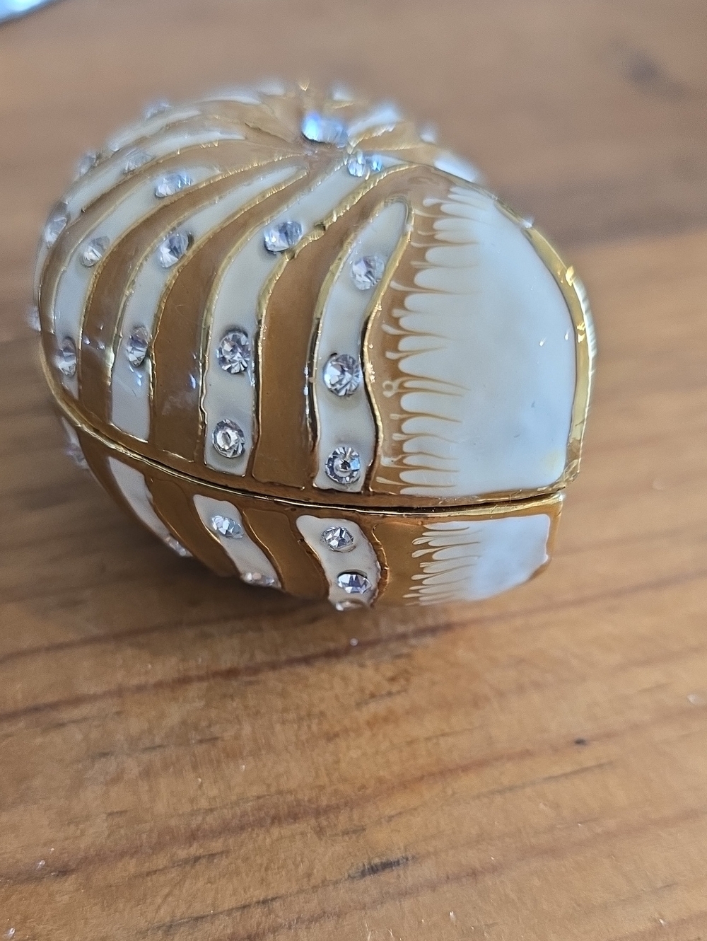 Nautilus Shell Enameled Box with Rhinestones - Picture 11 of 16